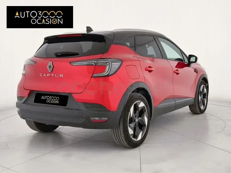 Usado Renault Captur Techno 100 CV (73 kW) 2025 Rojo SUV