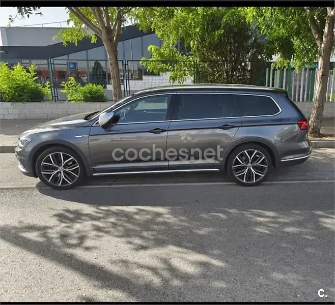 Usado VW Passat Alltrack 190 CV (139 kW) 2016 Gris / plata Familiar
