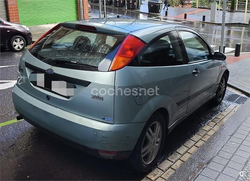 Usado Ford Focus Trend 100 CV (73 kW) 2001 Azul Berlina
