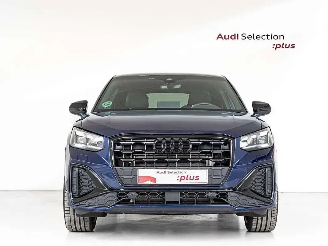 Usado Audi Q2 Black Edition 150 CV (110 kW) 2025 Azul SUV