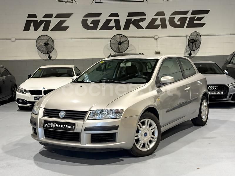Beige Usado 2004 Fiat Stilo Dynamic Berlina | 2490 € (Precio justo) - Imagen 1/4