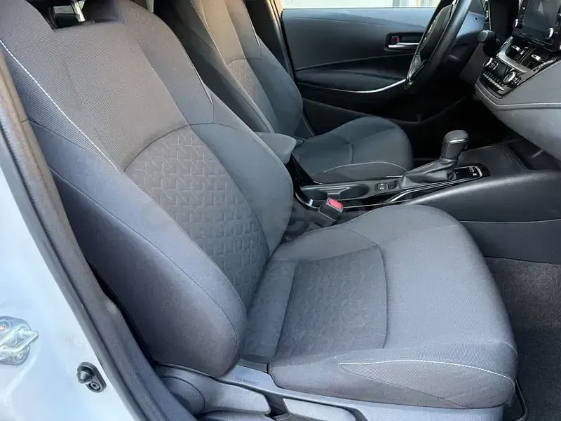 Usado Toyota Corolla Active 122 CV (89 kW) 2021 Blanco Familiar