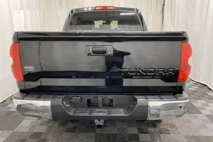 Usado Toyota Tundra SR5 381 CV (280 kW) 2018 Negro Pickup/Camioneta