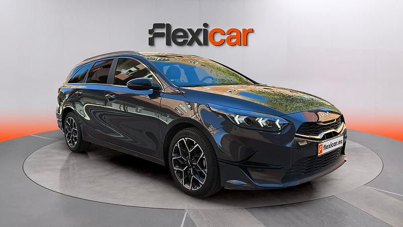Usado Kia Ceed Style 100 CV (73 kW) 2025 Negro Utilitario