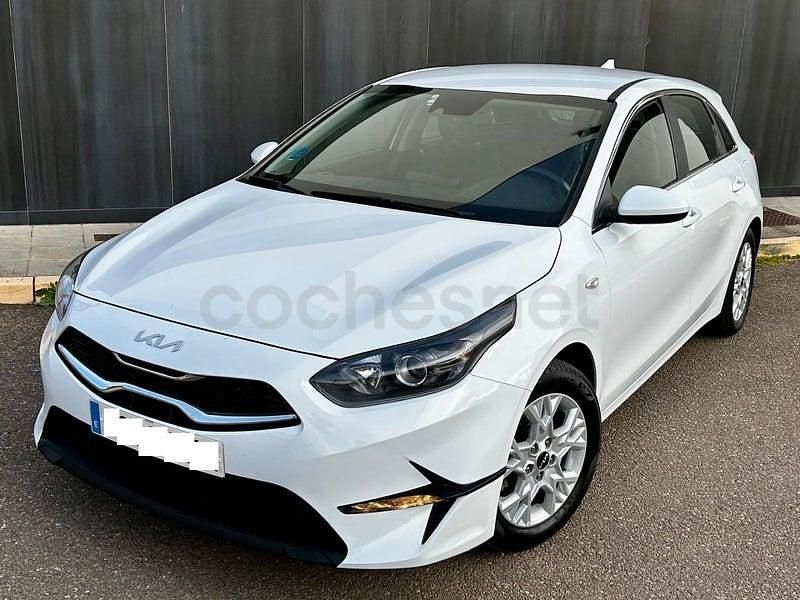 Usado Kia Ceed 136 CV (100 kW) 2023 Blanco Utilitario