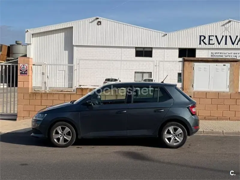 Usado Skoda Fabia Ambition 75 CV (55 kW) 2019 Gris / plata Utilitario