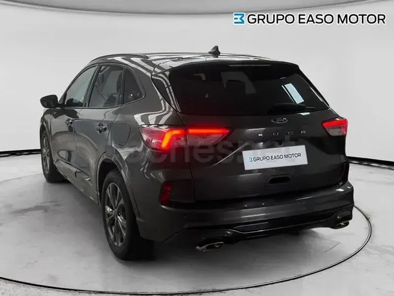 Usado Ford Kuga ST-Line 150 CV (110 kW) 2023 Gris / plata SUV