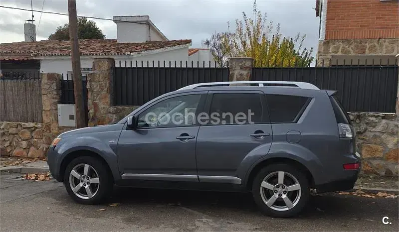 Usado Mitsubishi Outlander Intense+ 140 CV (102 kW) 2008 Gris / plata SUV