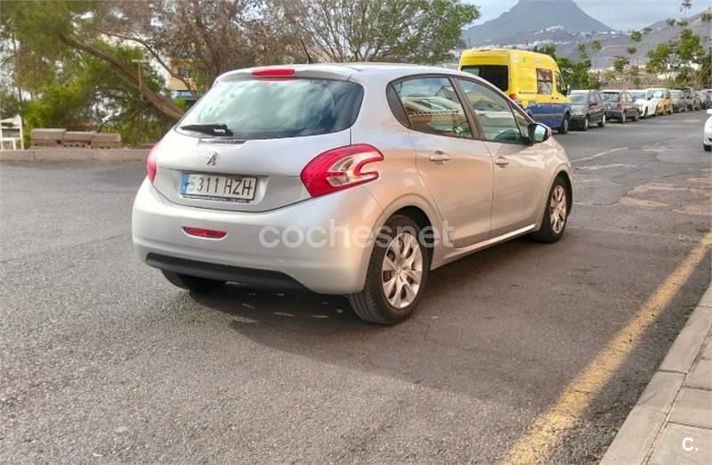 Gris / plata Usado 2014 Peugeot 208 Active Utilitario | 4300 € (Super precio) - Imagen 1/4