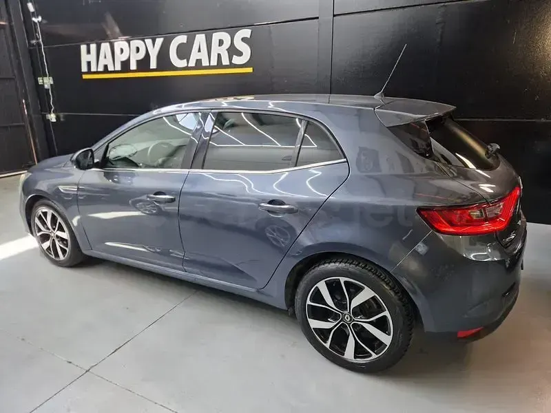 Usado Renault Mégane IV LIMITED 115 CV (84 kW) 2019 Gris / plata Berlina