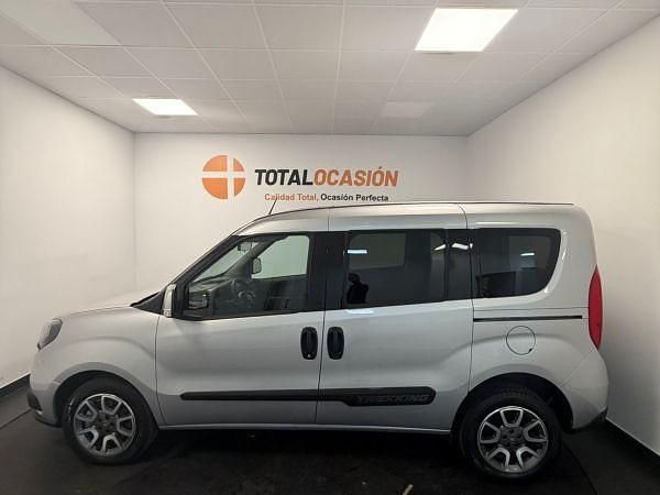 Usado Fiat Doblò Trekking 120 CV (88 kW) 2022 Blanco Monovolumen