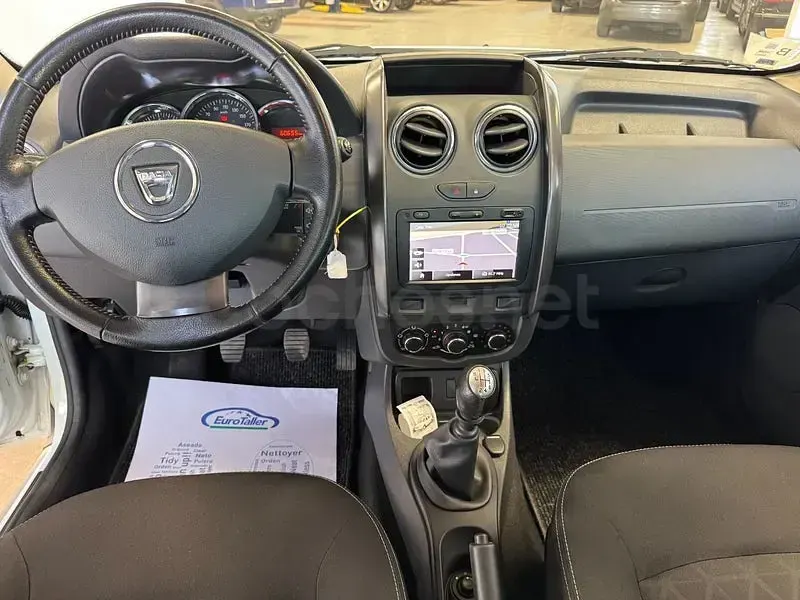 Usado Dacia Duster Lauréate 109 CV (80 kW) 2015 Blanco SUV