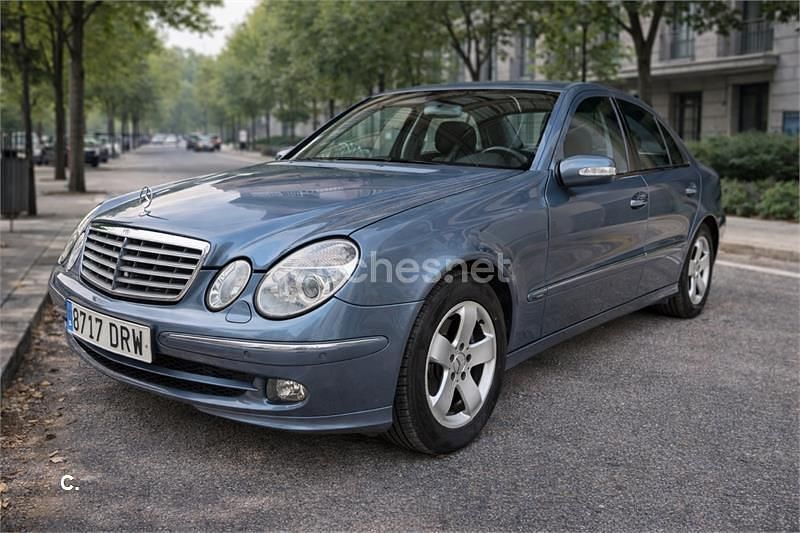 Usado Mercedes E320 Elegance 204 CV (150 kW) 2005 Azul Berlina
