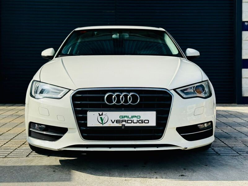 Usado Audi A3 Ambiente 150 CV (110 kW) 2014 Blanco Utilitario