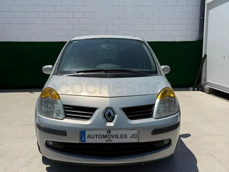 Usado Renault Modus Dynamique 100 CV (73 kW) 2006 Gris / plata Monovolumen
