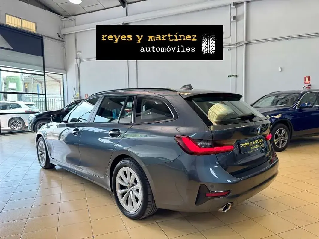 Usado BMW 320 190 CV (139 kW) 2022 Gris Familiar