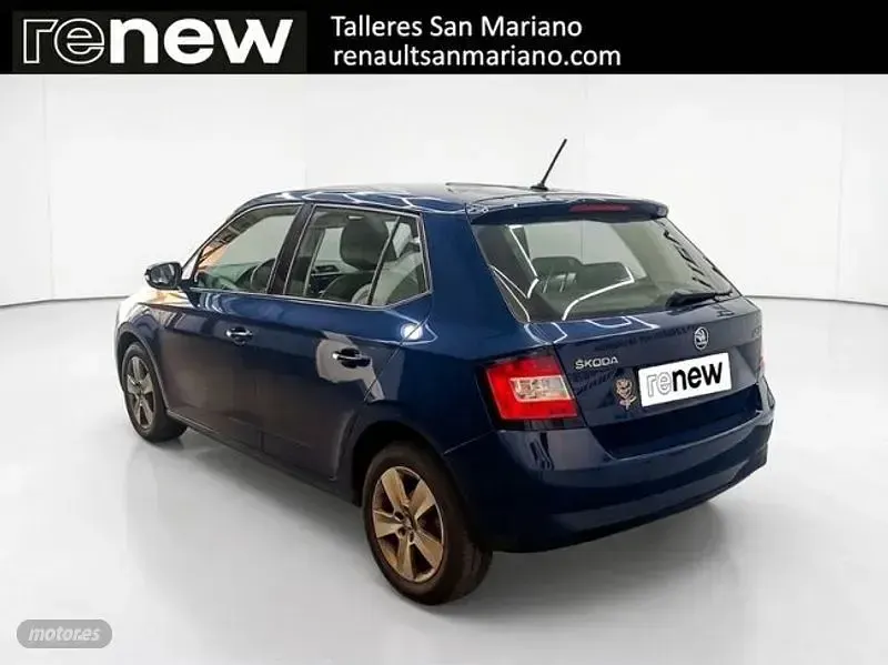 Usado Skoda Fabia 90 CV (66 kW) 2016 Azul Berlina
