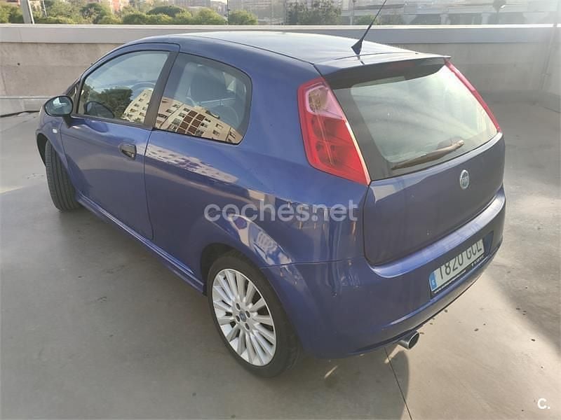 Usado Fiat Grande Punto Sport 95 CV (69 kW) 2008 Azul Utilitario