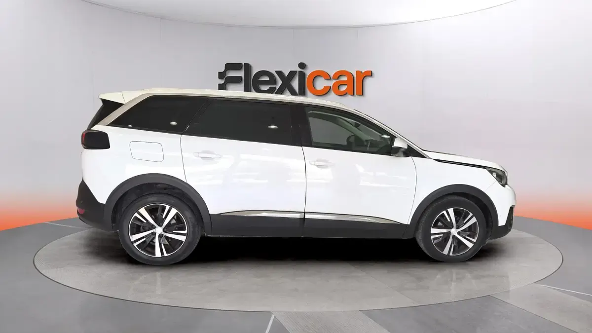 Usado Peugeot 5008 Allure 131 CV (96 kW) 2018 Blanco SUV