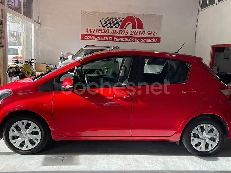 Usado Toyota Yaris Active 70 CV (51 kW) 2018 Rojo Berlina