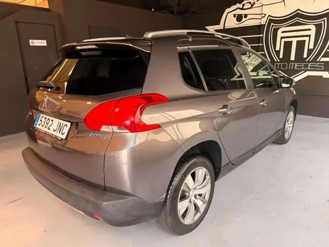 Usado Peugeot 2008 Style 120 CV (88 kW) 2016 Gris SUV