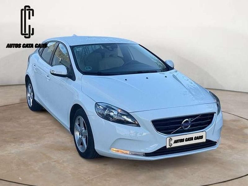 Blanco Usado 2015 Volvo V40 Kinetic Utilitario | 11.990 € (Precio justo) - Imagen 1/4