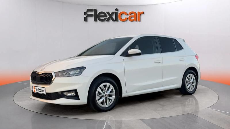 Usado Skoda Fabia Selection 95 CV (69 kW) 2024 Blanco Berlina