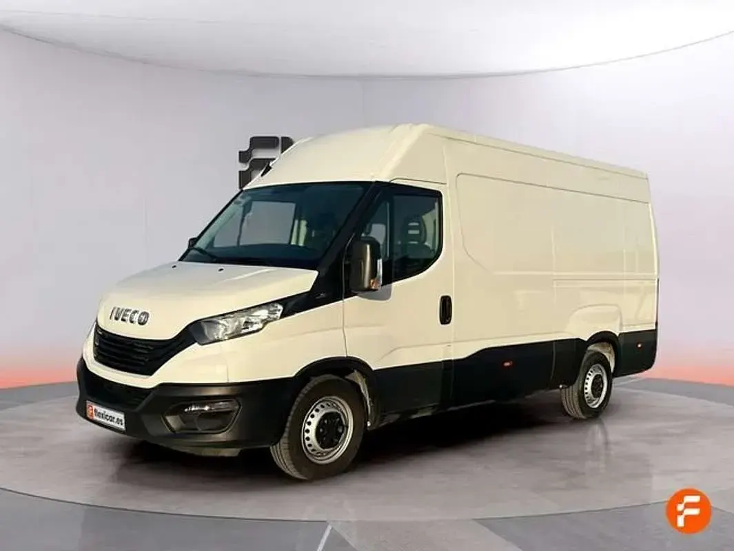 Usado Iveco Daily 156 CV (114 kW) 2023 Blanco Van