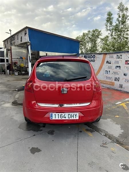 Usado Seat Altea Reference 102 CV (75 kW) 2005 Rojo Monovolumen