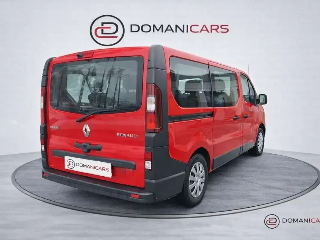 Usado Renault Trafic 120 CV (88 kW) 2019 Rojo Monovolumen