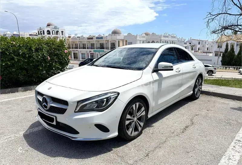Usado Mercedes CLA200 136 CV (100 kW) 2018 Blanco Berlina