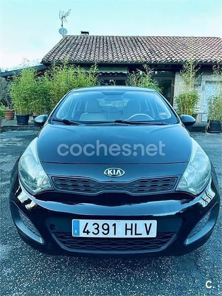 Usado Kia Rio 85 CV (62 kW) 2012 Negro Berlina