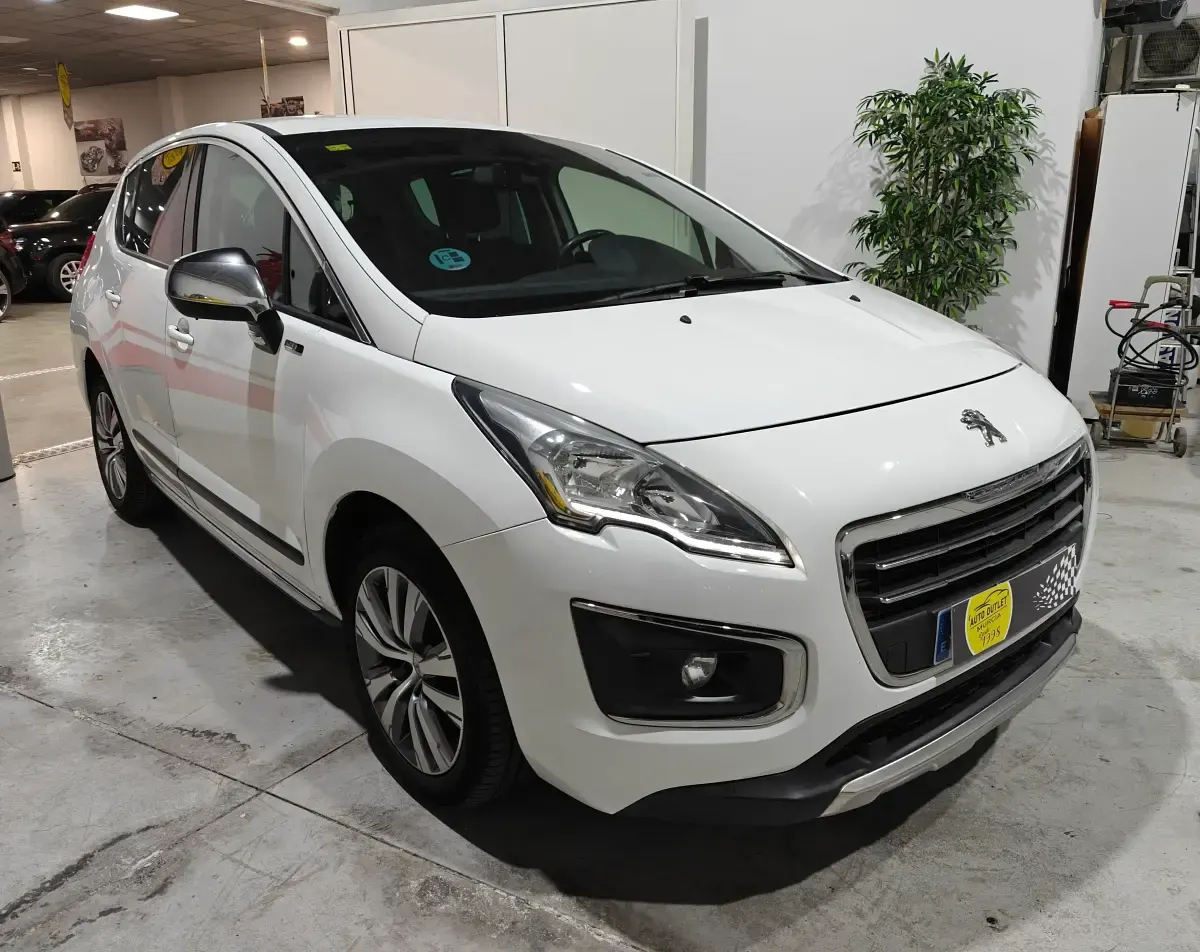 Usado Peugeot 3008 Style 120 CV (88 kW) 2015 Blanco SUV