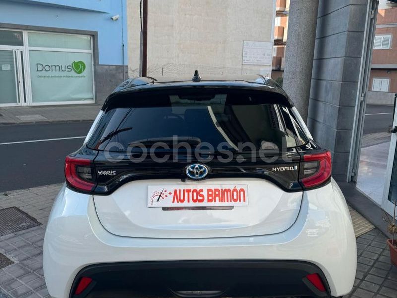 Usado Toyota Yaris Hybrid Plus 116 CV (85 kW) 2021 Blanco Berlina