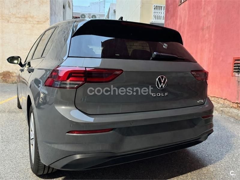 Usado VW Golf VIII Life 131 CV (96 kW) 2024 Gris / plata Familiar