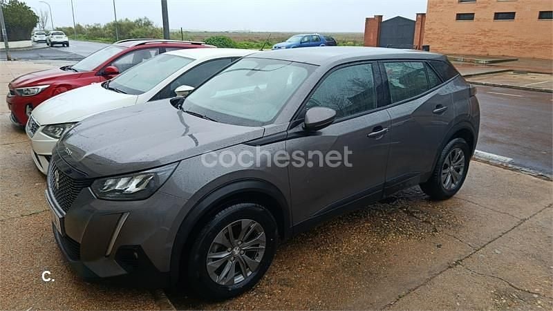 Usado Peugeot 2008 Active 110 CV (80 kW) 2021 Gris / plata SUV