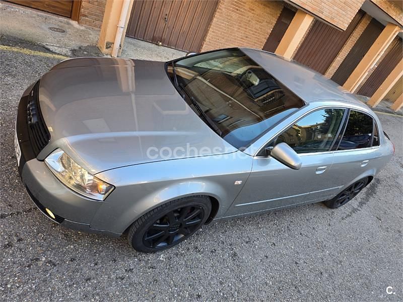 Usado Audi A4 130 CV (95 kW) 2004 Gris / plata Berlina