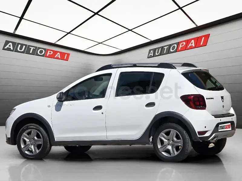 Usado Dacia Sandero Comfort 90 CV (66 kW) 2020 Blanco Berlina