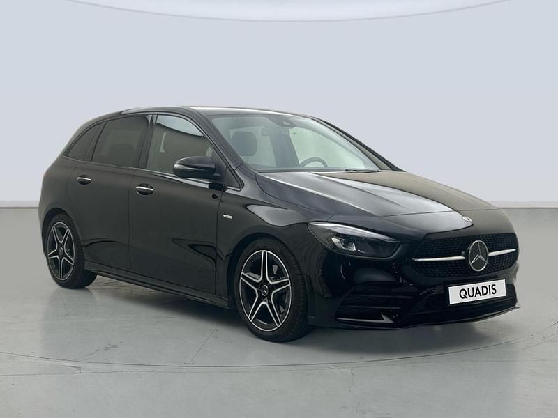 Usado Mercedes B200 150 CV (110 kW) 2021 Negro Utilitario