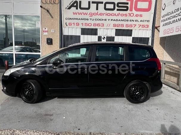 Usado Peugeot 5008 Active 112 CV (82 kW) 2011 Negro Monovolumen