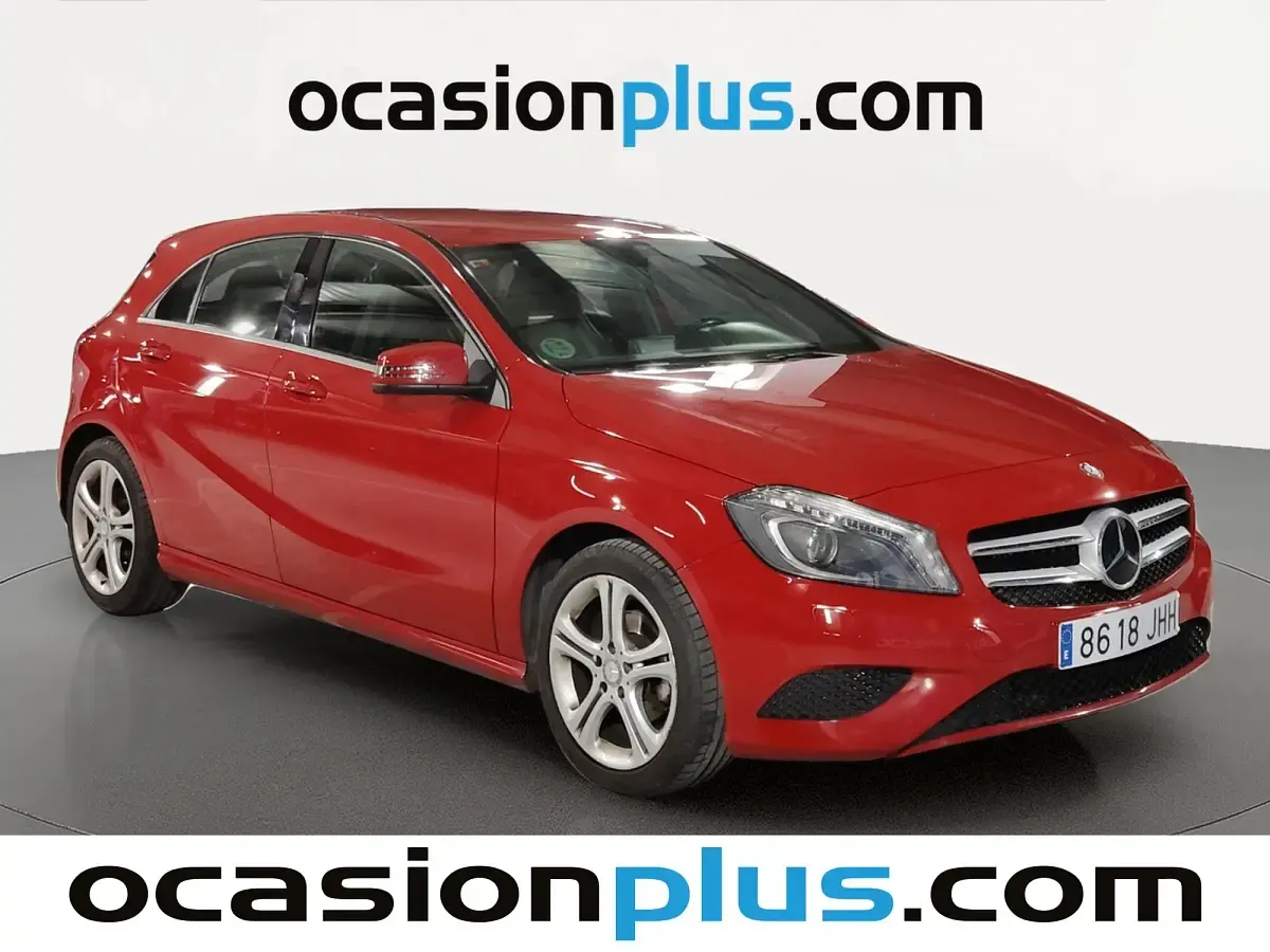 Usado Mercedes A180 Urban 109 CV (80 kW) 2015 Rojo Utilitario