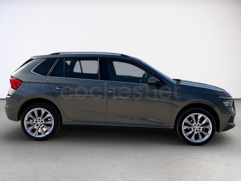 Usado Skoda Kamiq Sport 110 CV (80 kW) 2023 Gris / plata SUV