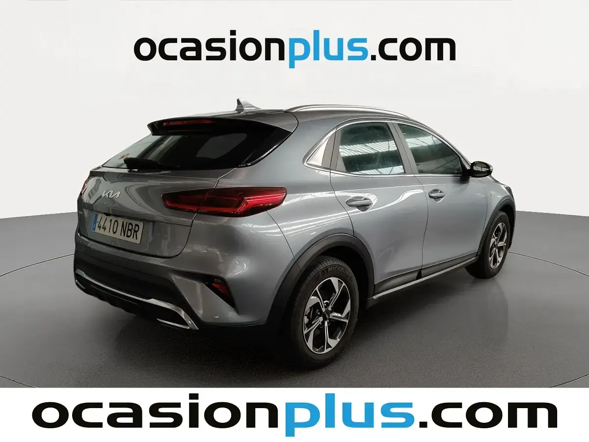 Usado Kia XCeed 101 CV (74 kW) 2025 Gris plata SUV