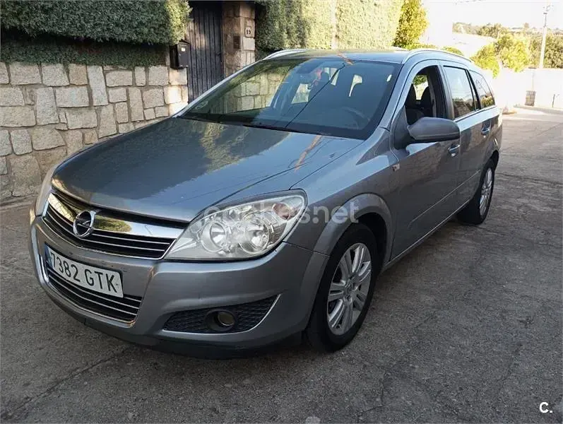 Usado Opel Astra Edition 110 CV (80 kW) 2010 Gris / plata Familiar