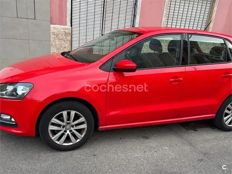 Usado VW Polo 90 CV (66 kW) 2017 Rojo Berlina
