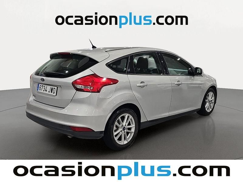 Usado Ford Focus Trend+ 125 CV (91 kW) 2017 Gris plata Utilitario