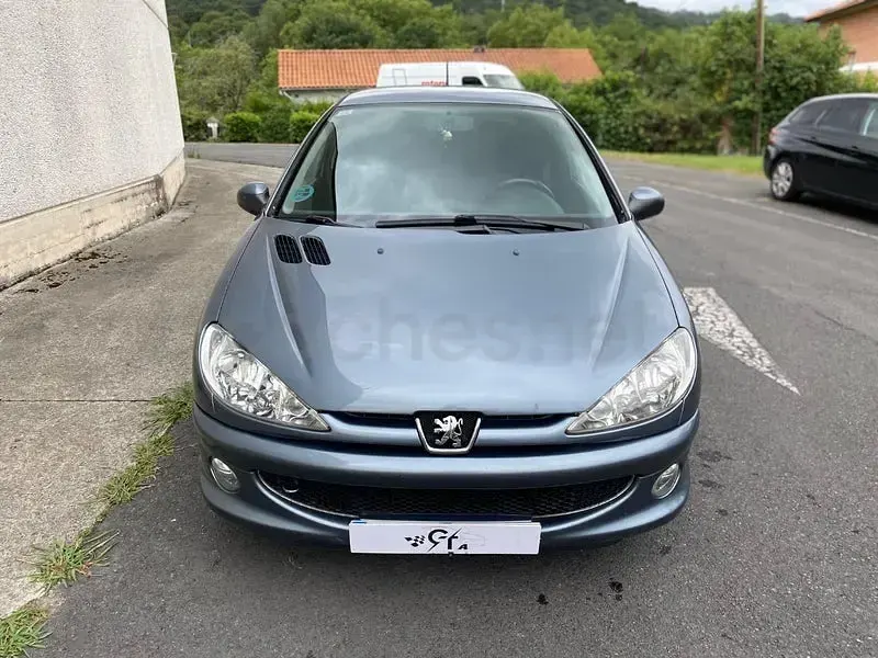Usado Peugeot 206 110 CV (80 kW) 2006 Gris / plata Berlina