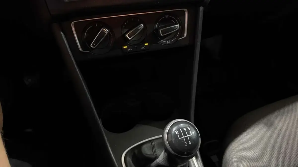 Usado VW Polo Advance 90 CV (66 kW) 2017 Marrón Utilitario