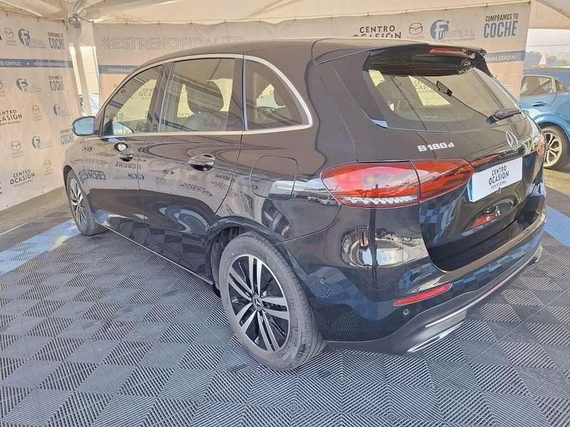 Usado Mercedes B180 116 CV (85 kW) 2021 Negro Monovolumen