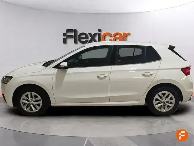 Usado Skoda Fabia Active 80 CV (58 kW) 2022 Blanco Utilitario